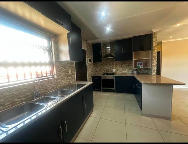 3 BEDROOM HOUSE FOR SALE IN ELANDSPOORT